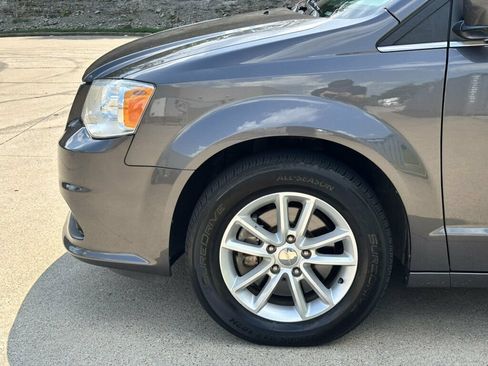 Used 2019 Dodge Grand Caravan SXT FWD image 37