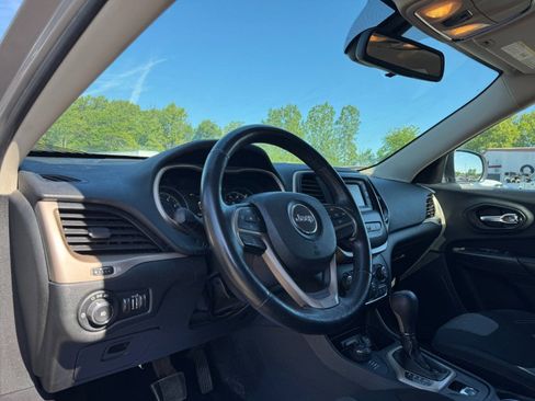 Used 2014 Jeep Cherokee Latitude w/ Cold Weather Group AWD/4WD image 14