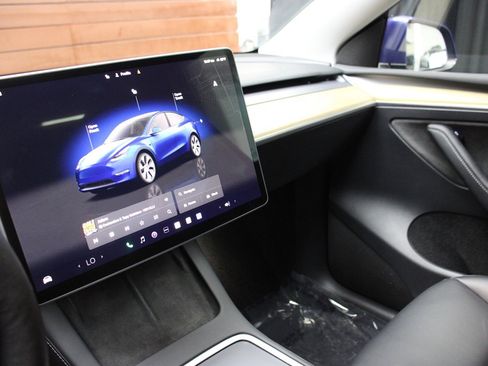 Used 2023 Tesla Model Y Long Range image 13