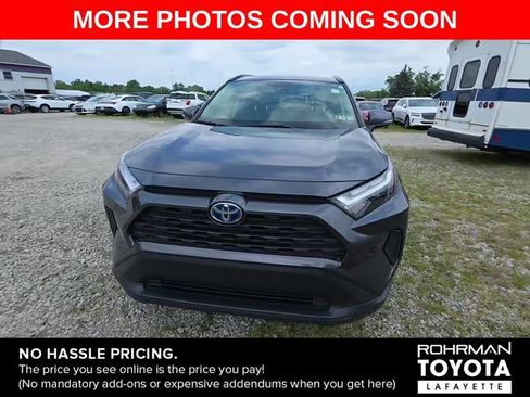 Used 2022 Toyota RAV4 XLE w/ Convenience Package AWD/4WD image 4