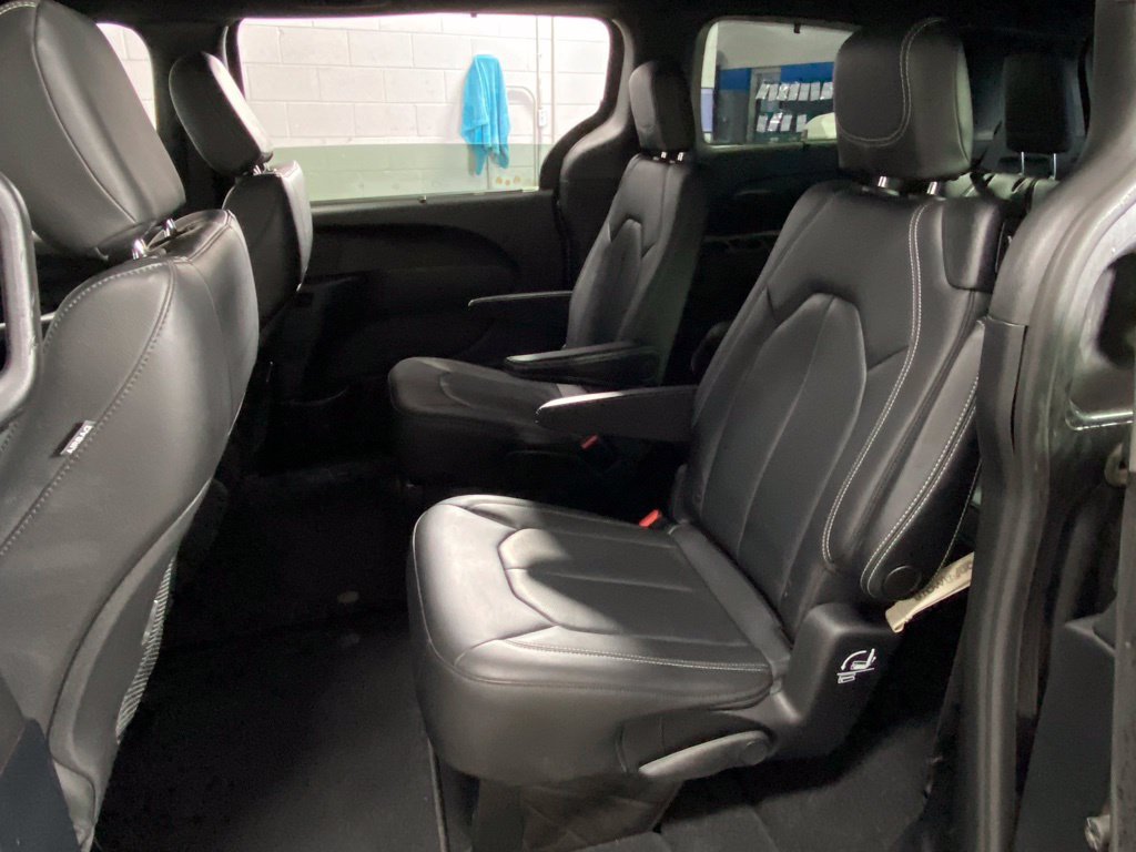 Used 2020 Chrysler Pacifica Touring-L AWD/4WD image 26