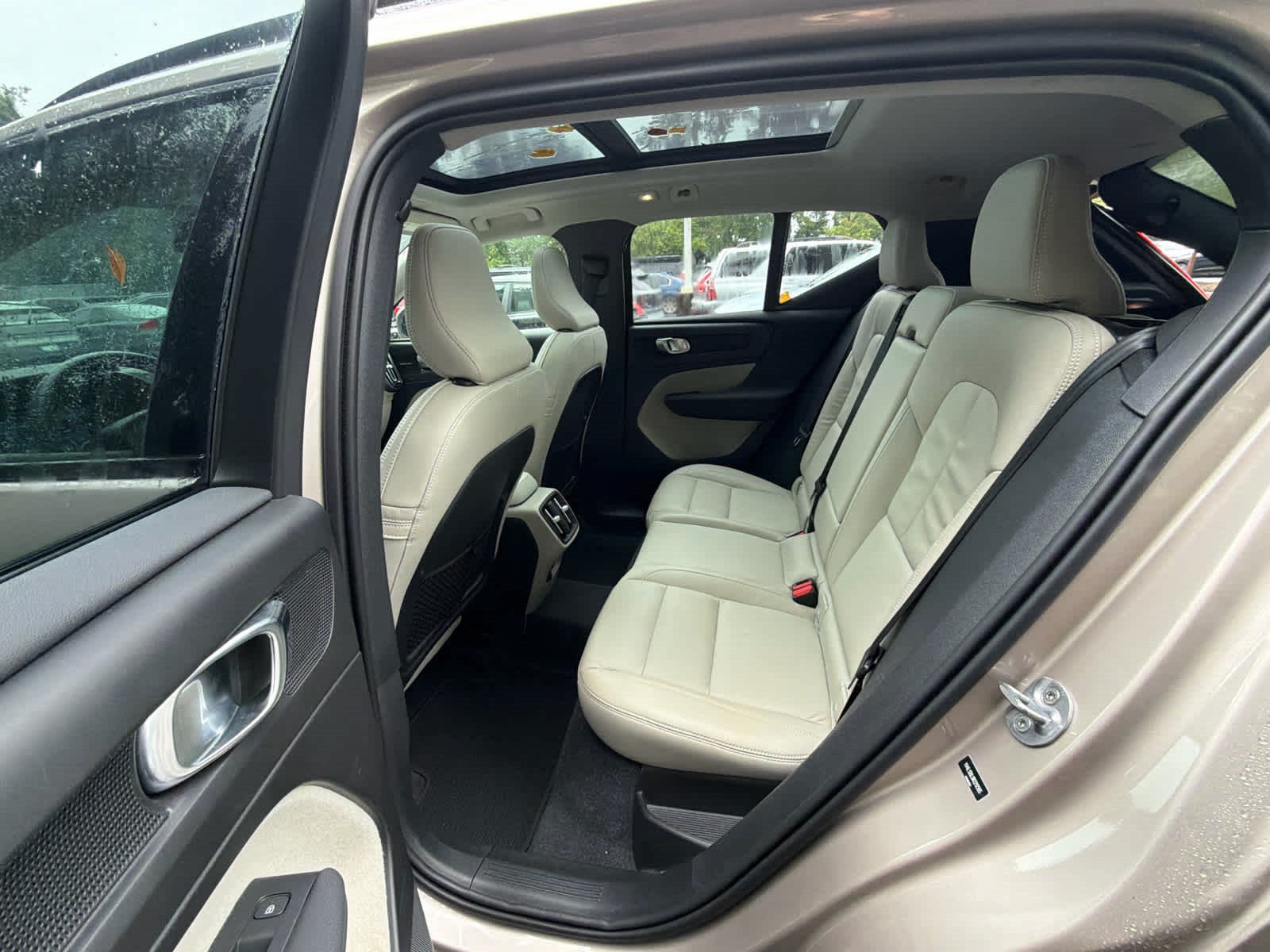 Used 2024 Volvo XC40 B5 Plus w/ Climate Package AWD/4WD image 23
