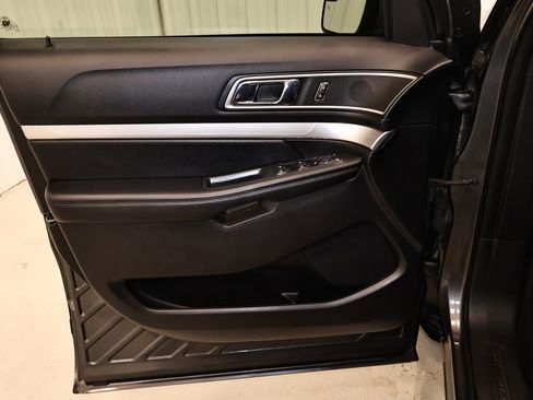Certified 2017 Ford Explorer XLT w/ Equipment Group 202A image 11