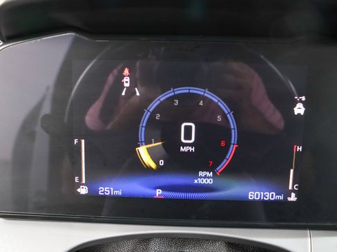 Used 2024 Chevrolet Trax LT w/ Sunroof Package FWD image 14