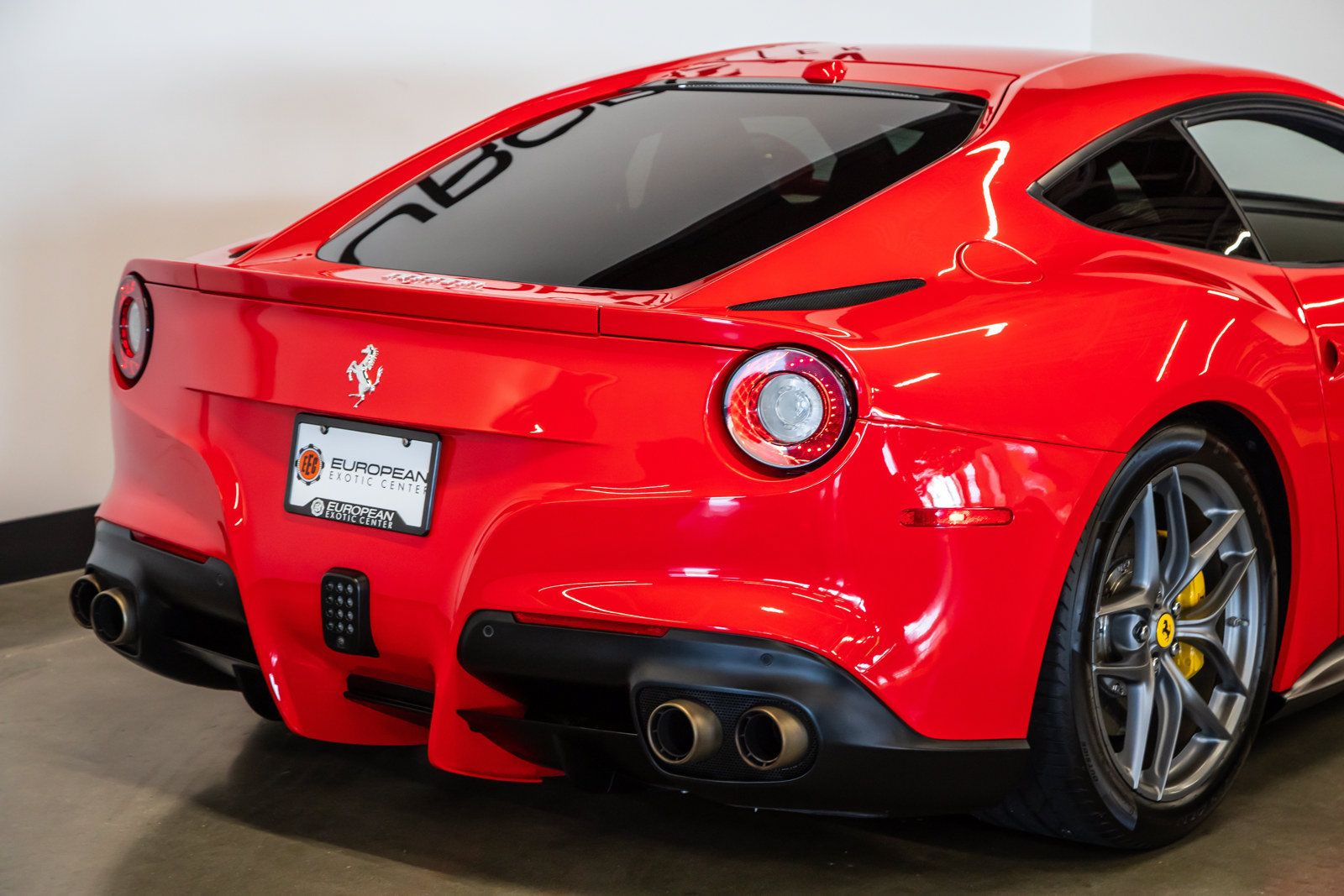 Used 2016 Ferrari F12 Berlinetta RWD image 25