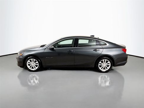 Used 2017 Chevrolet Malibu LT image 8