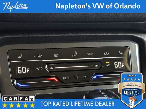 Used 2024 Volkswagen Tiguan SE image 19
