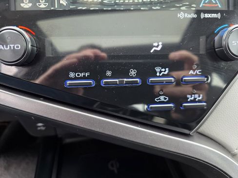 Used 2019 Toyota Camry LE w/ Sunroof Package image 27