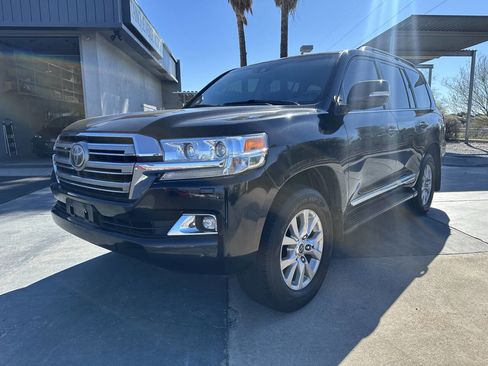 Used 2016 Toyota Land Cruiser image 3