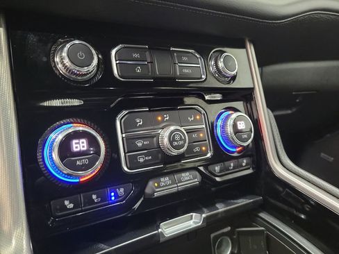 Used 2022 GMC Yukon XL Denali RWD image 28