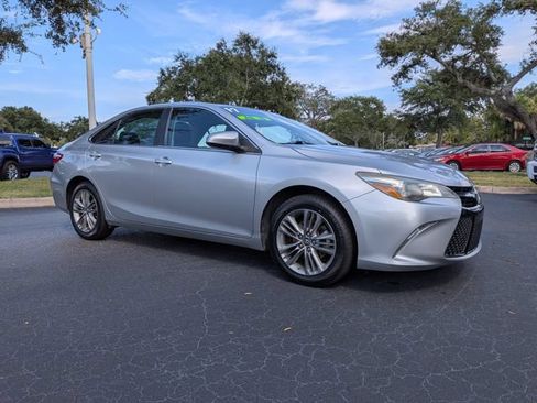 Used 2017 Toyota Camry SE FWD image 2