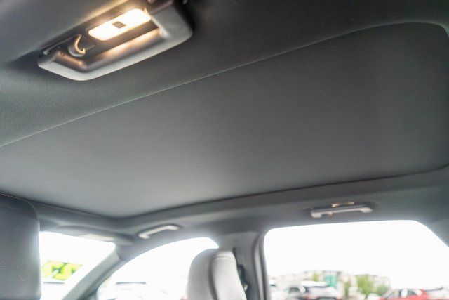 Used 2022 Ford Edge ST-Line w/ Cold Weather Package AWD/4WD image 12