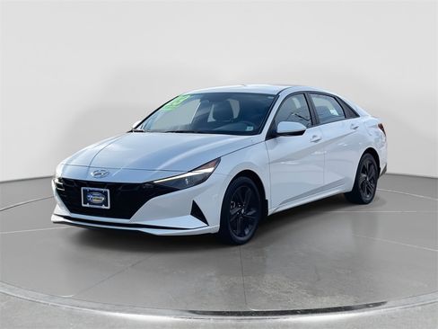 Certified 2023 Hyundai Elantra SEL image 3