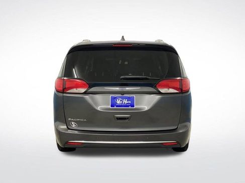 Used 2018 Chrysler Pacifica Touring-L image 12