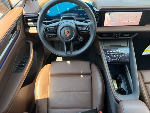 New 2026 Porsche Macan 4 Electric AWD/4WD image 17