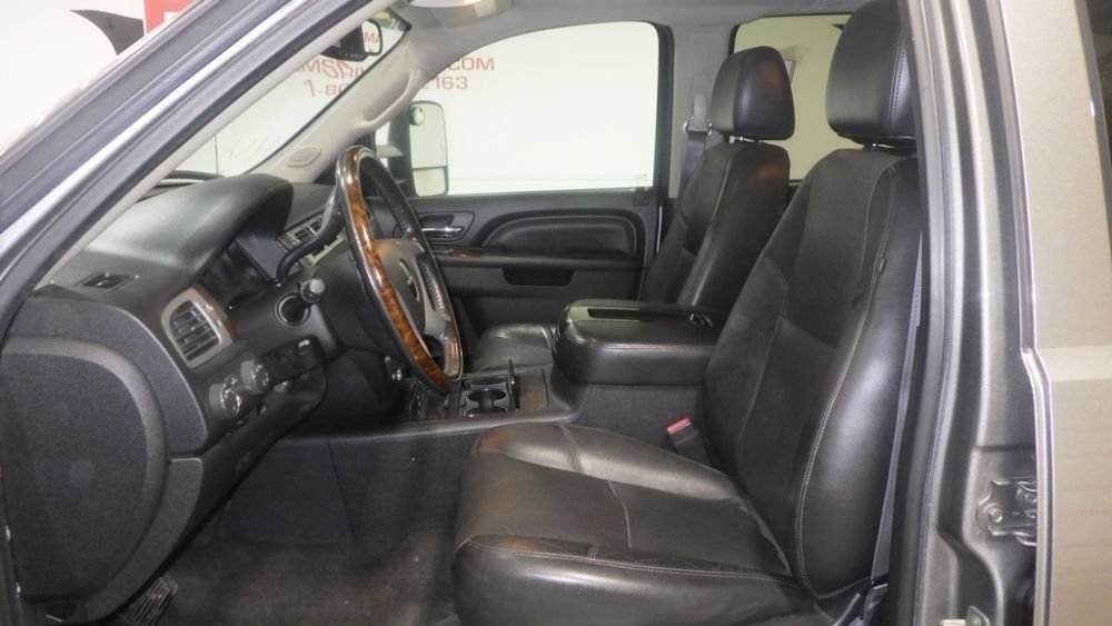 Used 2013 GMC Sierra 2500 Denali w/ Suspension Package, Off-Road AWD/4WD image 8