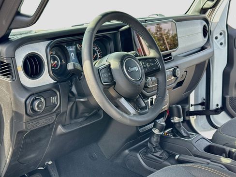 Used 2025 Jeep Wrangler Unlimited Sport AWD/4WD image 11