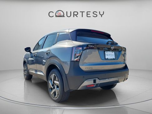 Certified 2025 Nissan Kicks SV FWD image 5