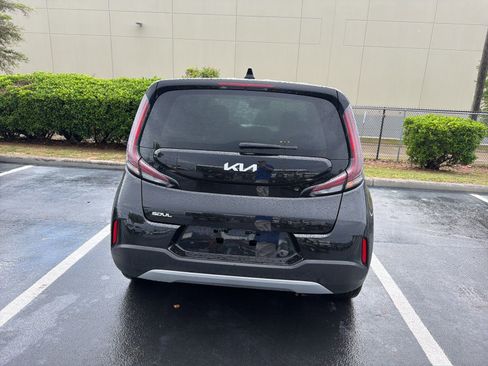 Used 2025 Kia Soul LX w/ LX Technology Package image 9