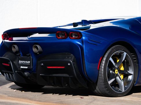 Used 2025 Ferrari SF90 Spider image 23