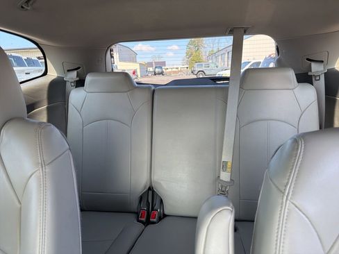 Used 2016 Chevrolet Traverse LT image 18