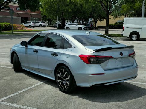 Used 2022 Honda Civic EX image 3