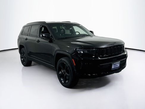 Used 2023 Jeep Grand Cherokee L Laredo AWD/4WD image 3