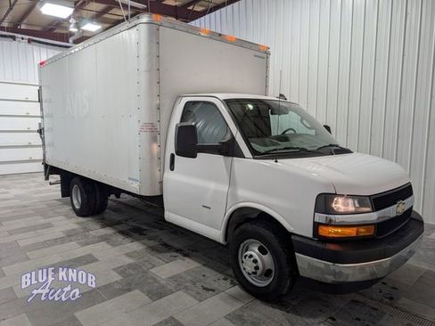 Used 2022 Chevrolet Express 3500 w/ Power Convenience Package RWD image 5