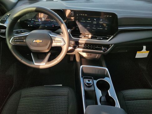 New 2026 Chevrolet Equinox LT w/ LPO, Floor Liner Package FWD image 18