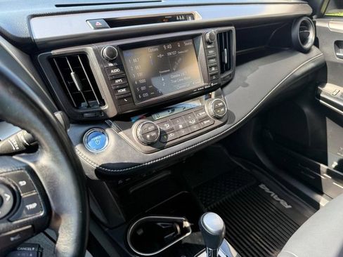 Used 2018 Toyota RAV4 Limited AWD/4WD image 25
