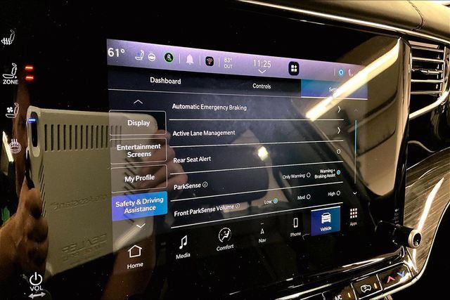 Used 2022 Jeep Wagoneer Series III AWD/4WD image 37