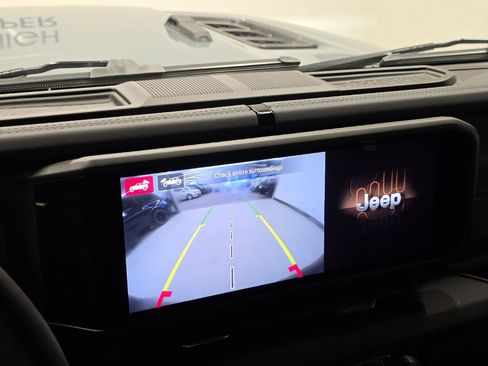 Used 2025 Jeep Wrangler Unlimited Rubicon image 28