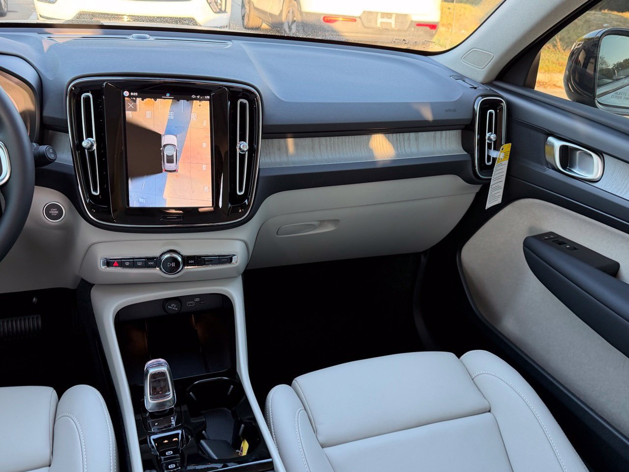 New 2026 Volvo XC40 B5 Plus w/ Climate Package AWD/4WD image 12