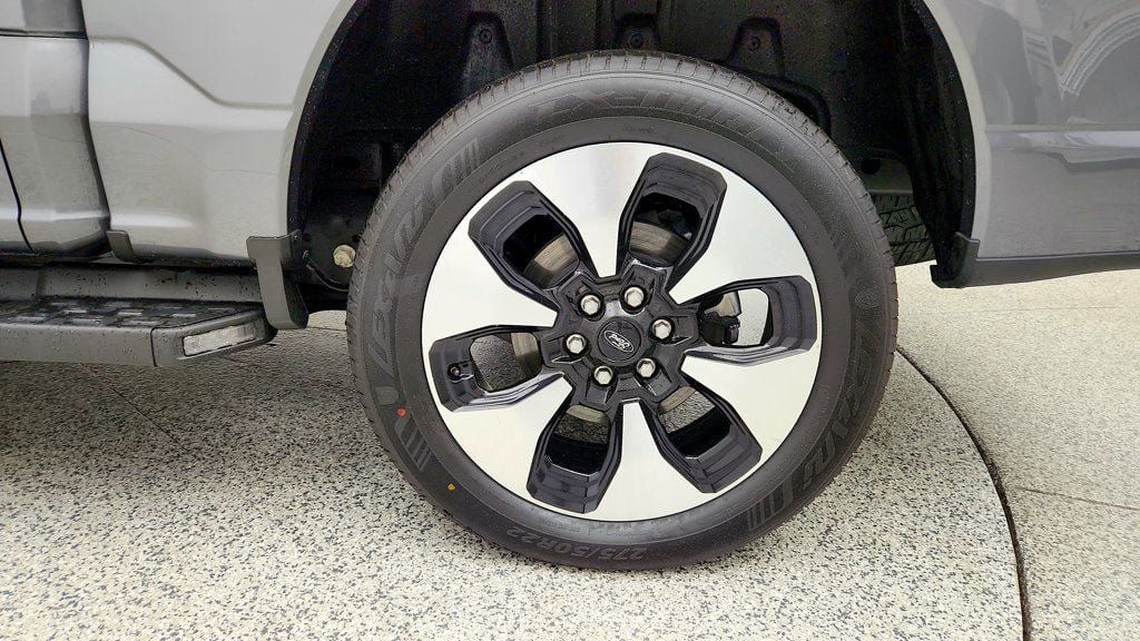 Used 2023 Ford F150 Lightning Platinum AWD/4WD image 9
