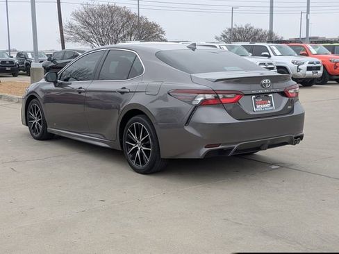 Used 2024 Toyota Camry SE image 8