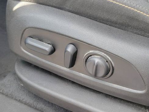 Used 2018 Chevrolet Equinox LT FWD image 9