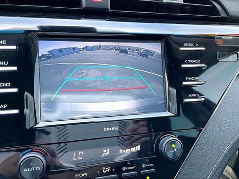 Used 2020 Toyota Camry SE FWD image 22
