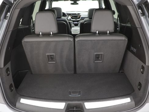 Used 2025 Cadillac XT6 Premium Luxury image 33