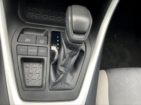 Used 2021 Toyota RAV4 XLE FWD image 34