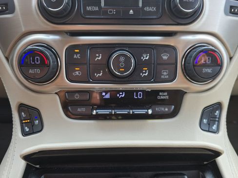 Certified 2019 GMC Yukon XL Denali w/ Denali Ultimate Package AWD/4WD image 28