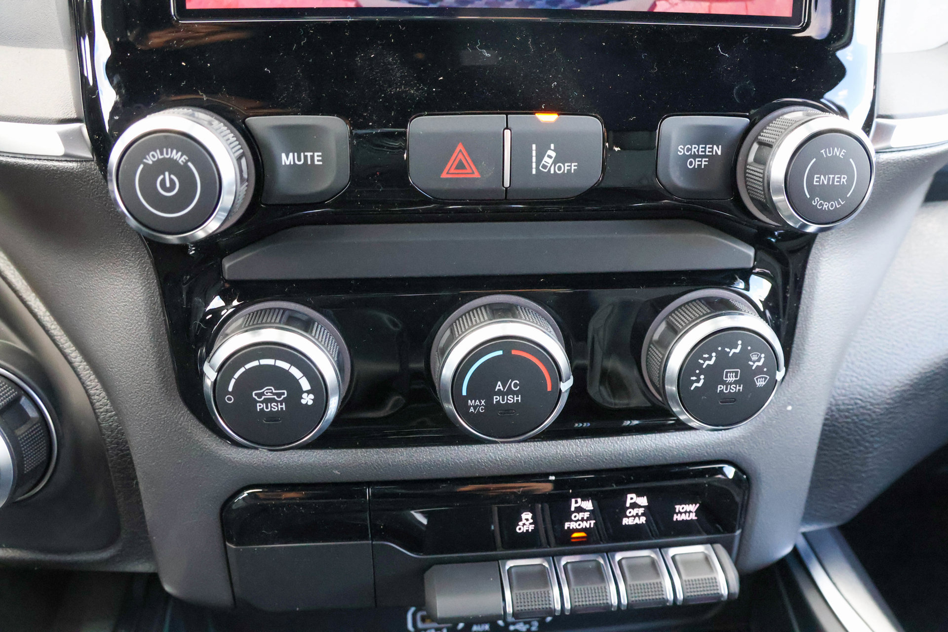 New 2026 RAM 1500 Express AWD/4WD image 22