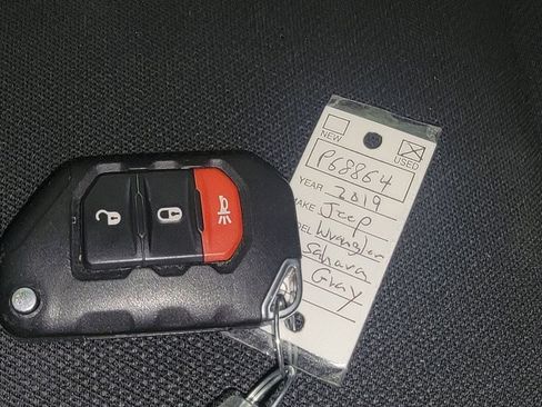 Used 2019 Jeep Wrangler Unlimited Sahara image 25