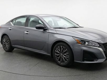 Used 2025 Nissan Altima 2.5 SV