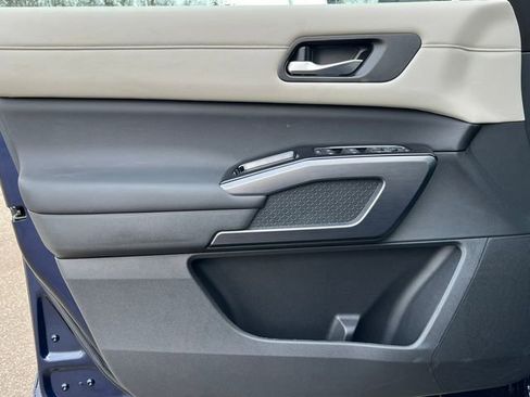 New 2026 Nissan Pathfinder SL image 14