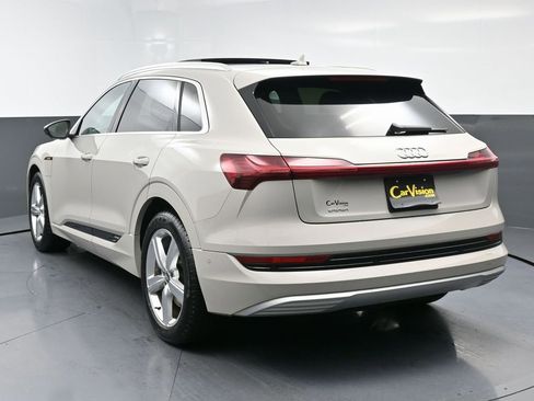 Used 2019 Audi e-tron Premium Plus image 8