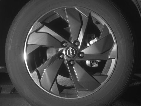 Used 2025 Nissan Rogue SV FWD image 13