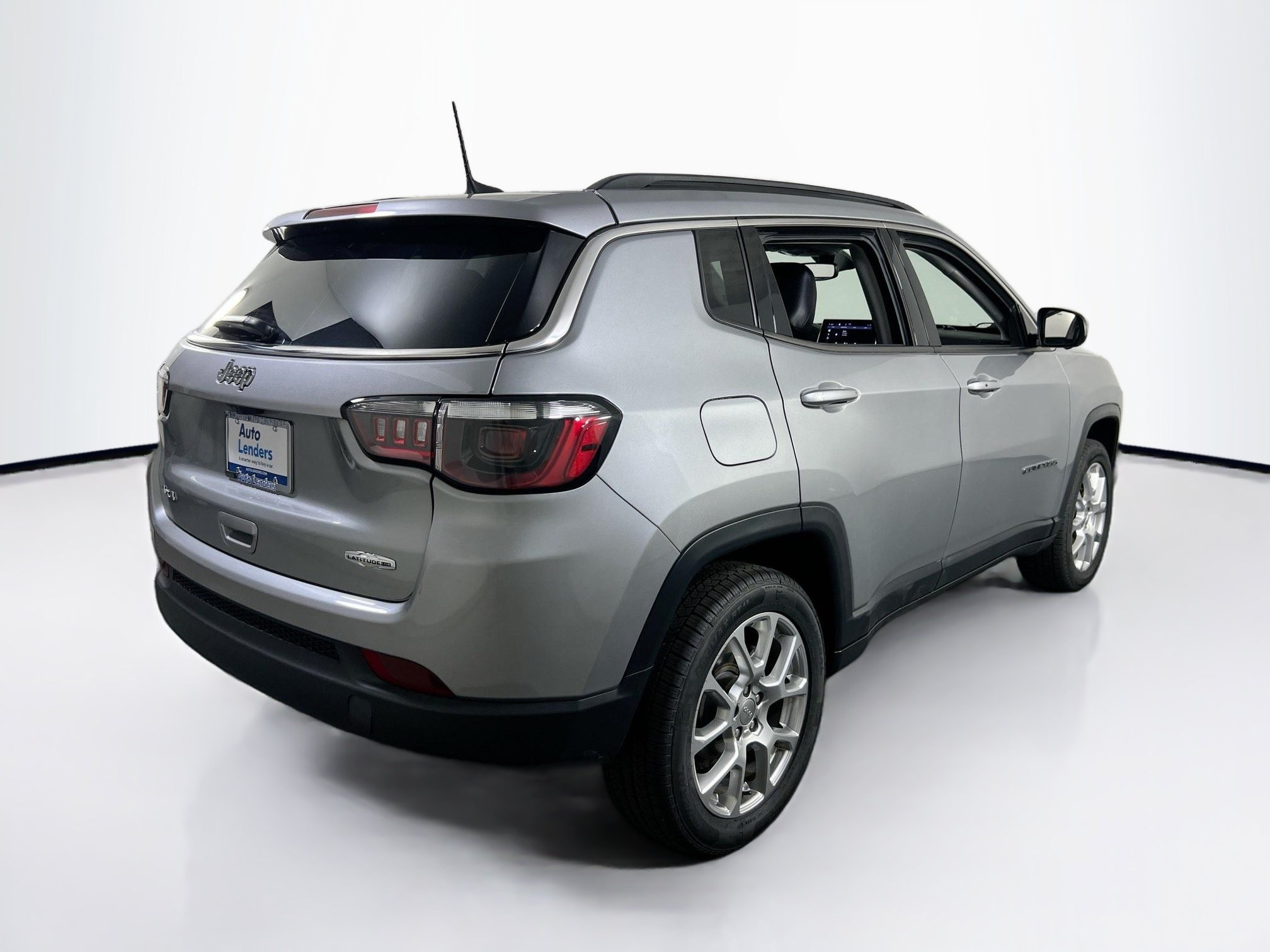 Used 2022 Jeep Compass Latitude AWD/4WD image 5