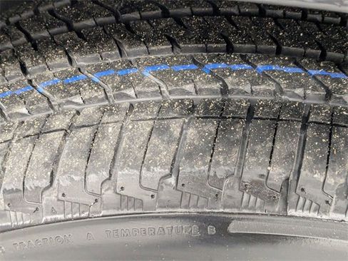 Used 2021 GMC Yukon XL Denali image 9