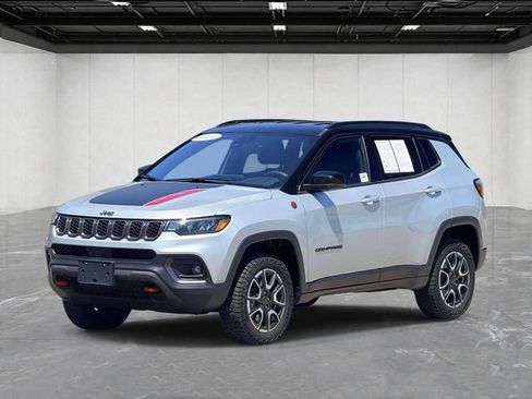 Certified 2025 Jeep Compass Trailhawk AWD/4WD image 1