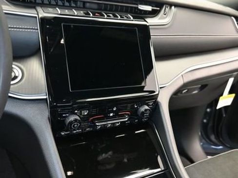 New 2025 Jeep Grand Cherokee Altitude image 19